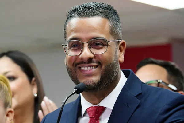 Jesús Manuel Ortiz anuncia que se convertirá en abuelo
